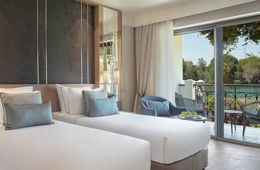 Lakehouse Garden View Card Banner 1